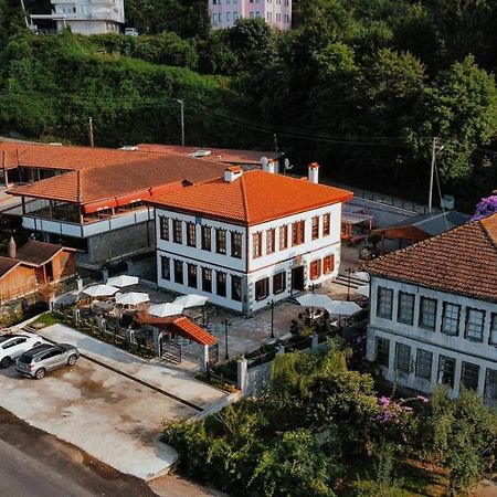 Oemer Cakiroglu Konagi سورمينه المظهر الخارجي الصورة